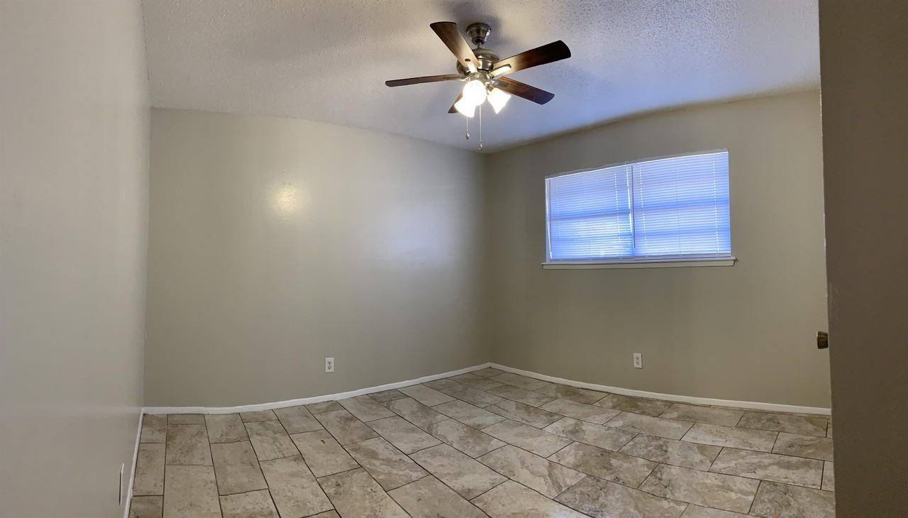 3605 Sheridan Street - DApt D #D - Photo 5 of 9