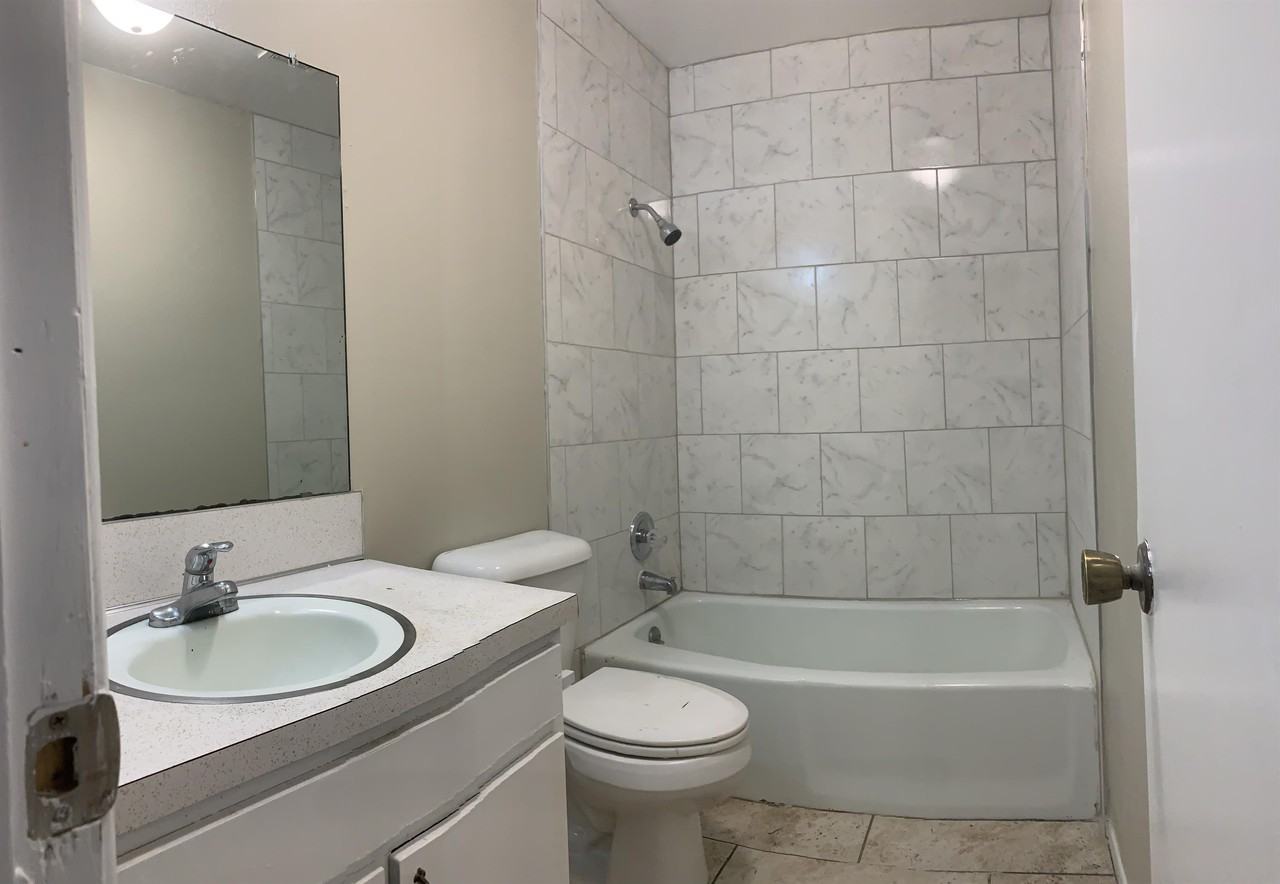 3605 Sheridan Street - DApt D #D - Photo 7 of 9