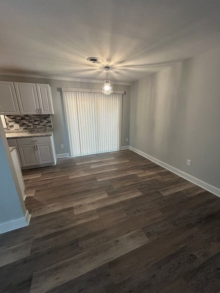 4764 Longview Dr - Photo 2 of 18