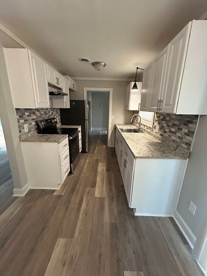 4764 Longview Dr - Photo 4 of 18