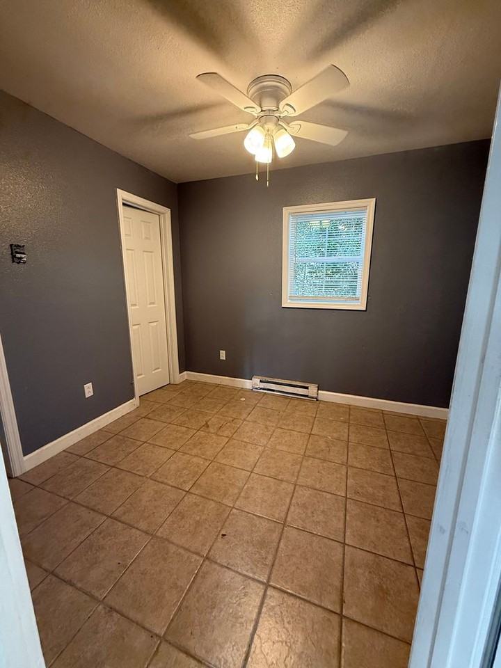 1801B Iola Dr - Photo 4 of 8