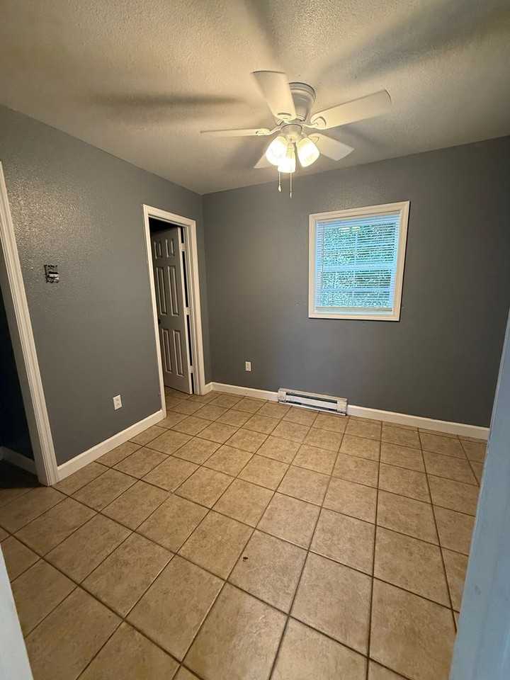 1801B Iola Dr - Photo 5 of 8