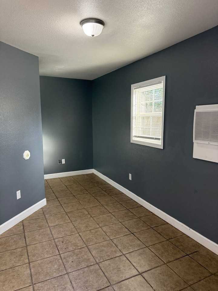 1801B Iola Dr - Photo 6 of 8