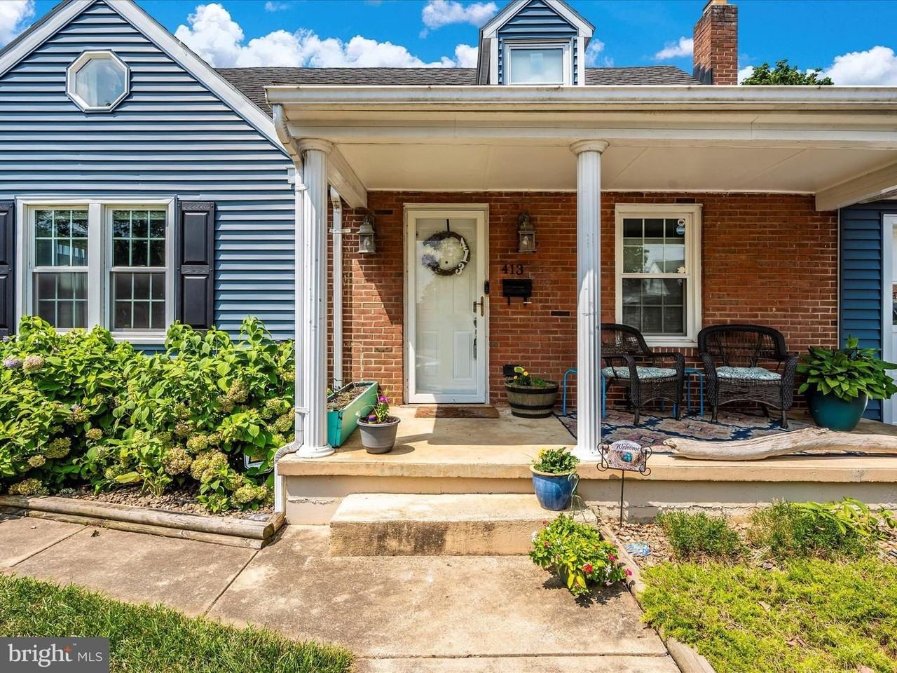 413 Pangborn Blvd - Photo 2 of 32