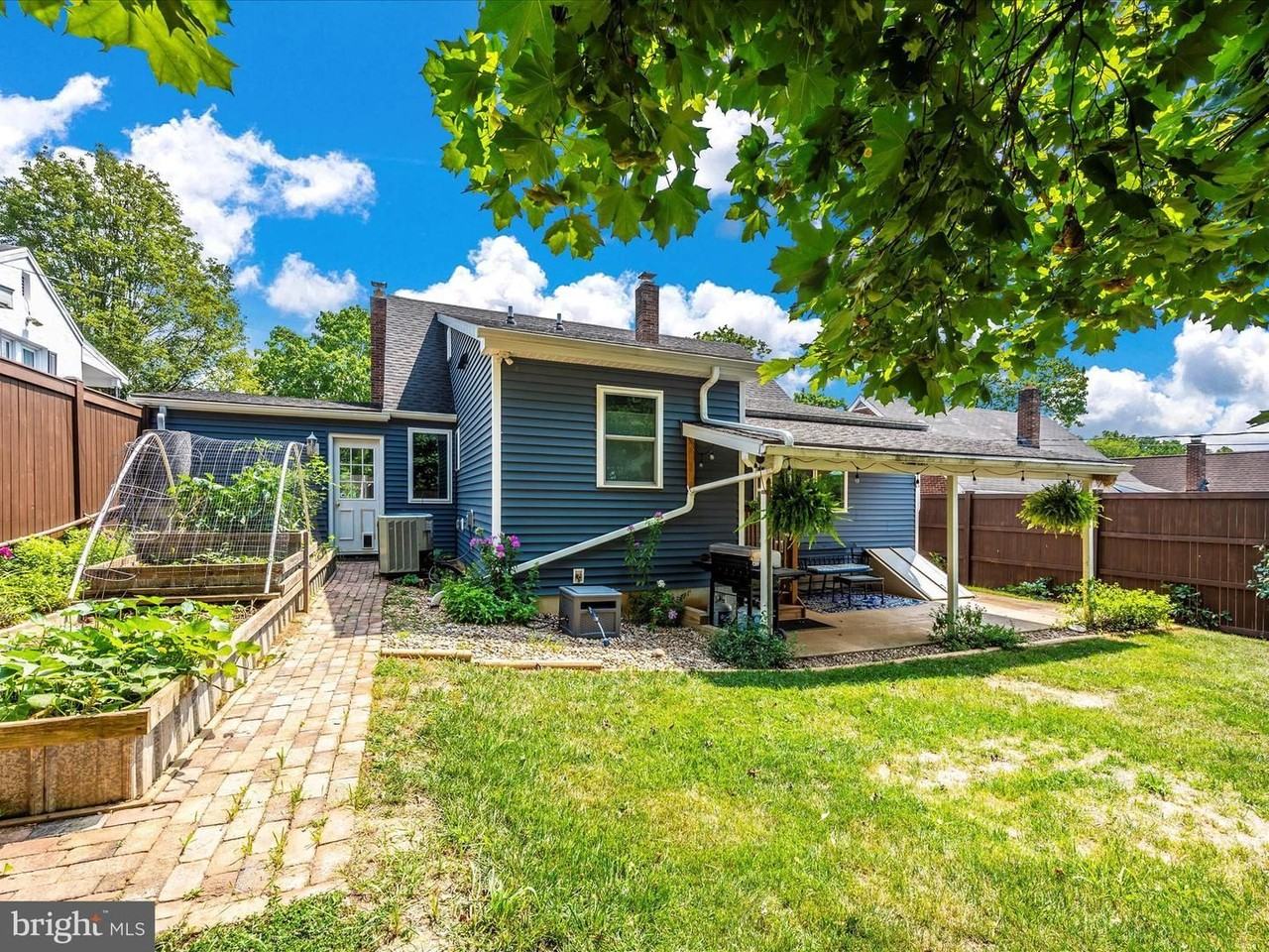 413 Pangborn Blvd - Photo 6 of 32