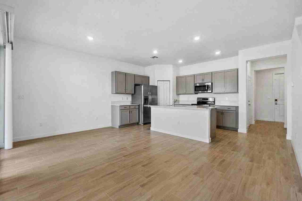 4159 Lagoon Shore Dr - Photo 2 of 27