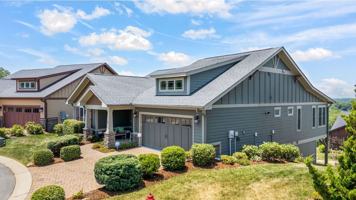 featured image of 7 Pinnacle Crest Cir #1