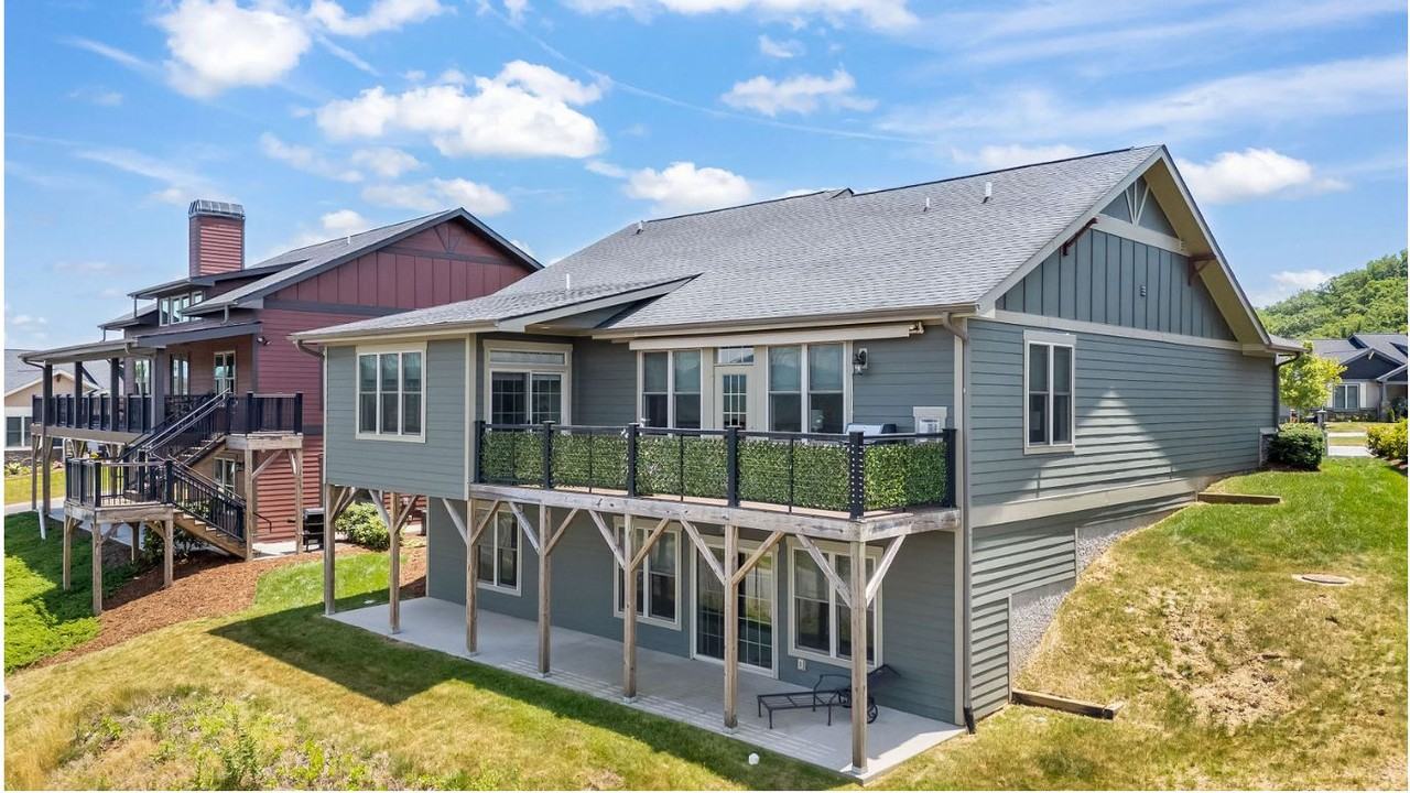 7 Pinnacle Crest Cir #1 - Photo 3 of 28