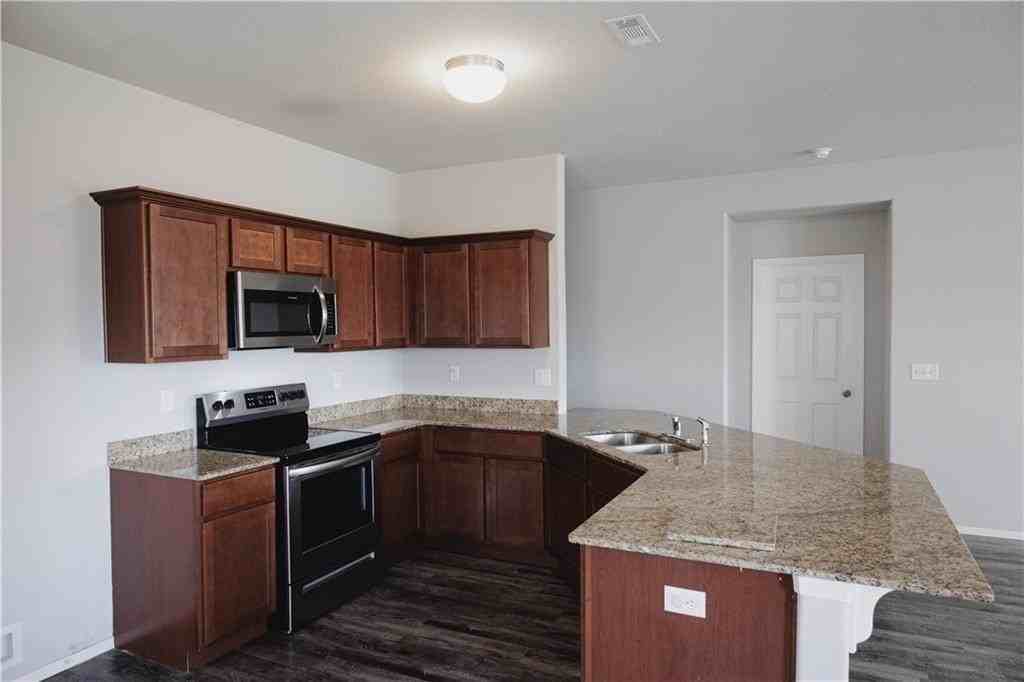 2301 Hickory Wood Ave - Photo 2 of 12