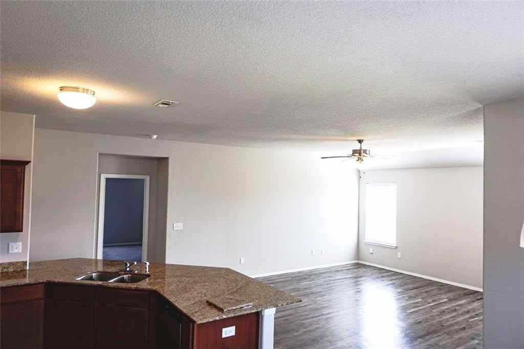 2301 Hickory Wood Ave - Photo 4 of 12