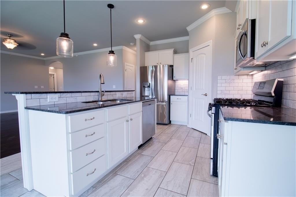 1220 Gardenia St - Photo 4 of 15