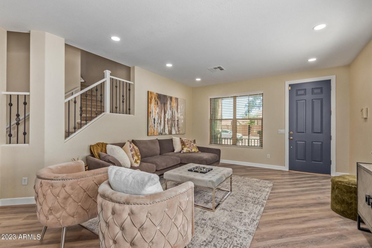 32934 N Cherry Creek Rd - Photo 3 of 46