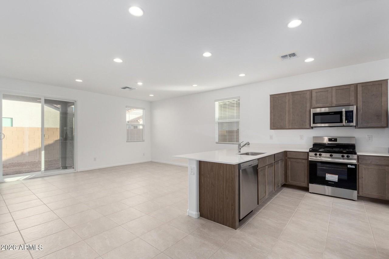 9836 W Catalina Dr - Photo 4 of 23