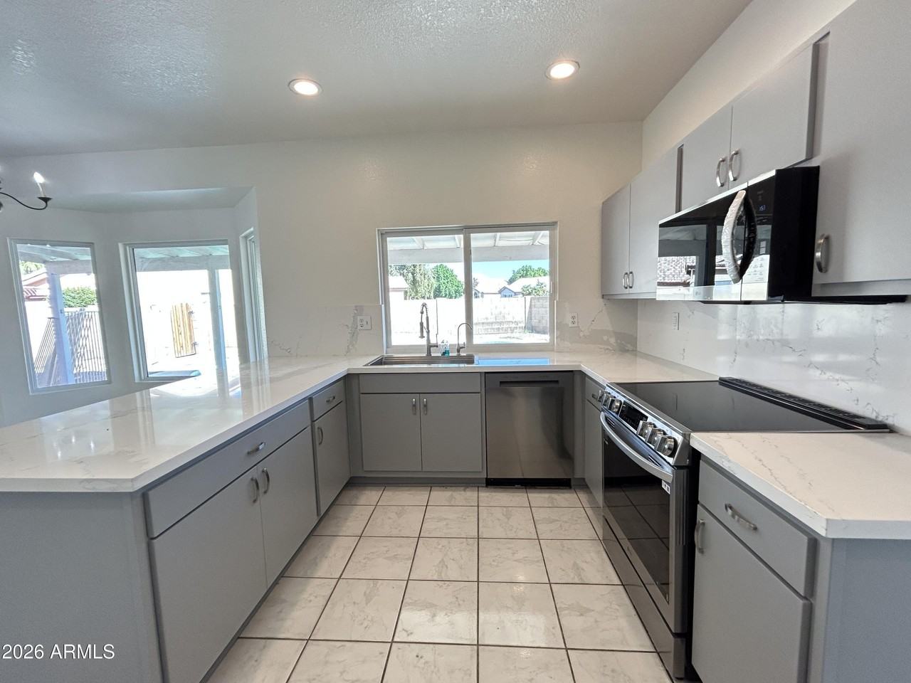 3121 N 113th Ln - Photo 7 of 35