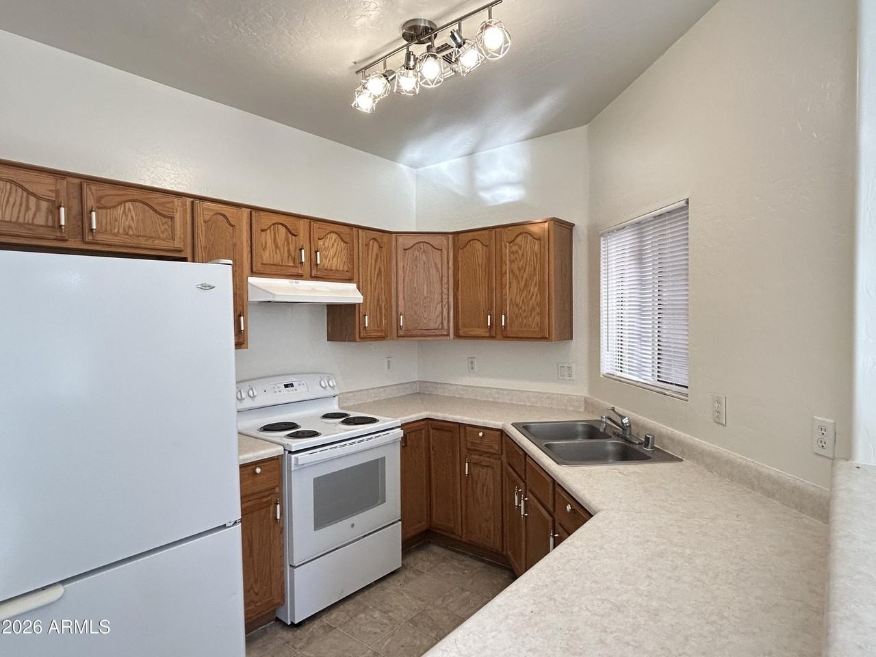 3809 W Oregon Ave - Photo 6 of 26