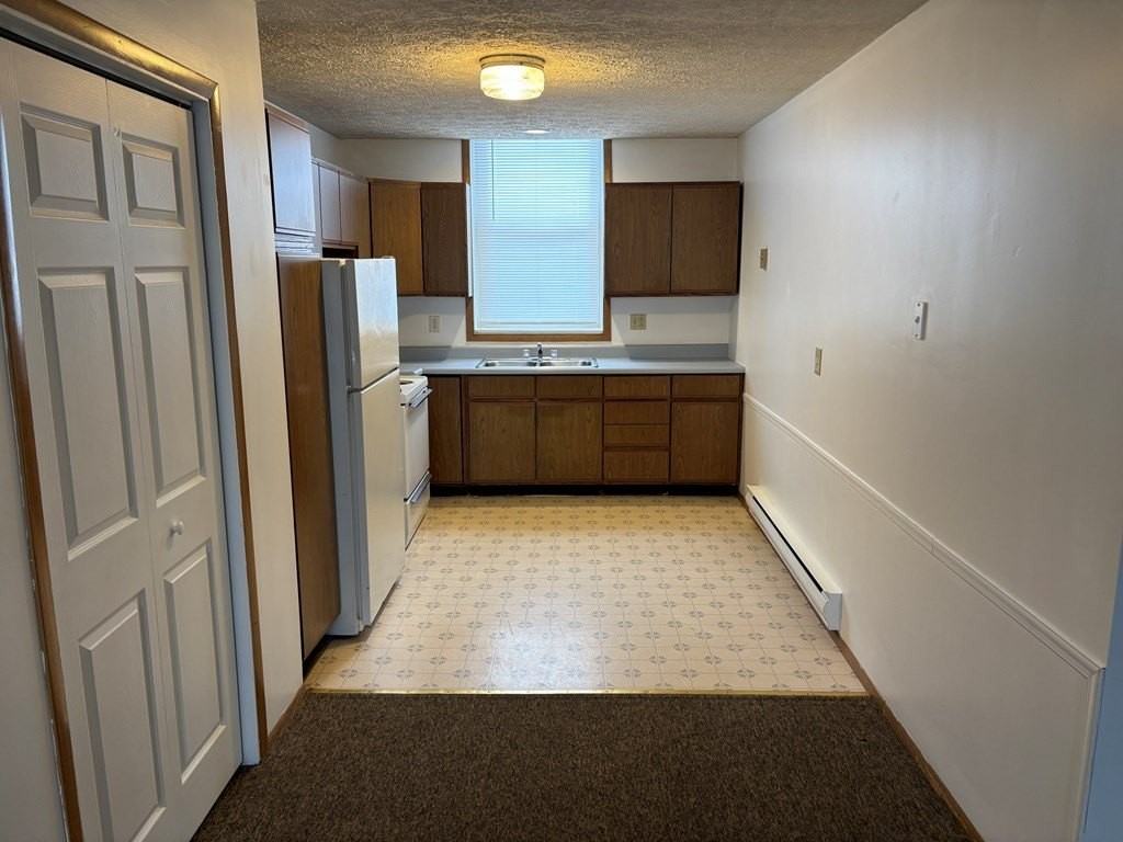 534 Main St Apt B - Photo 3 of 7