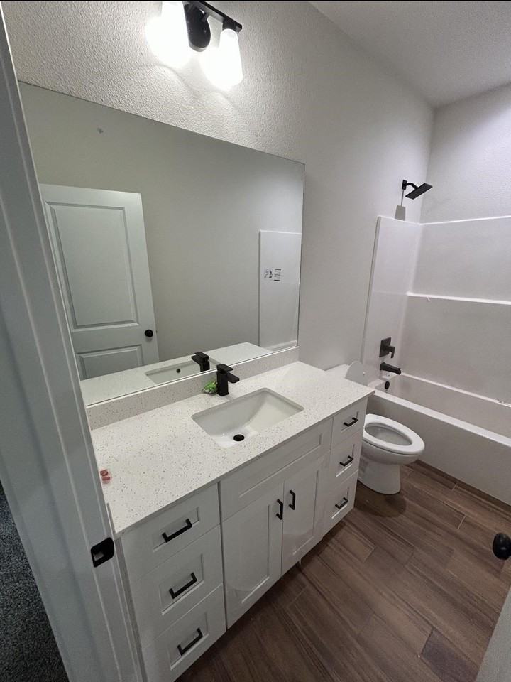 8427 Harvard St - Photo 3 of 6