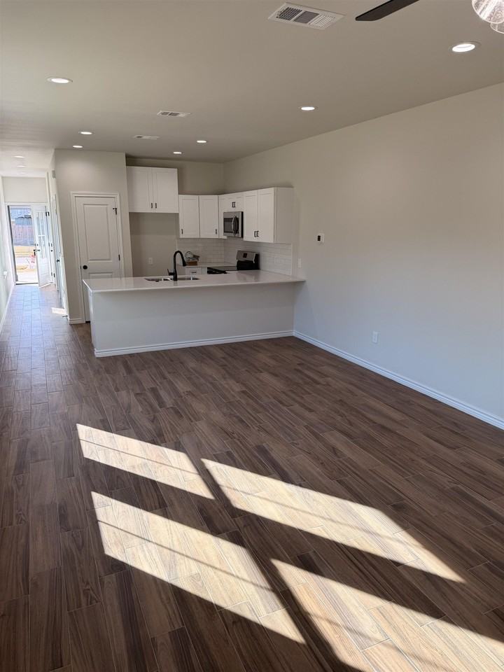 8435 Harvard St - Photo 3 of 8