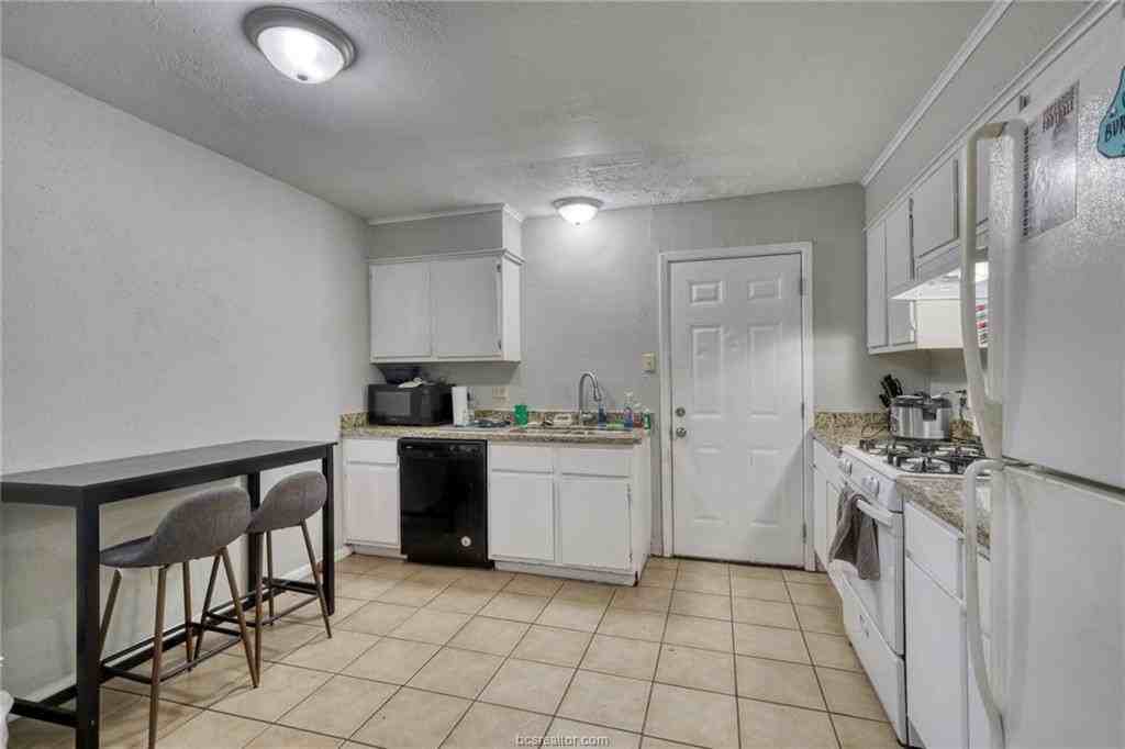 1108 S Dexter Dr - Photo 6 of 14