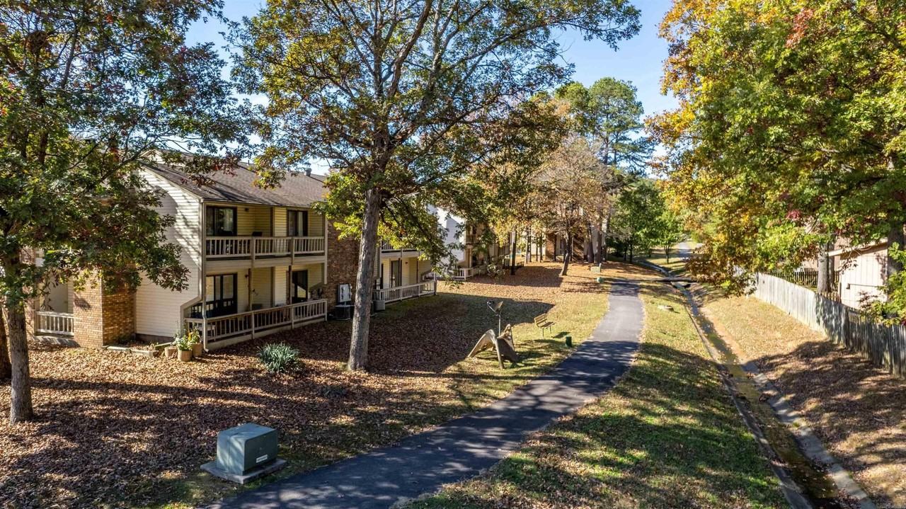 101 Pine Forest Dr - Photo 2 of 34