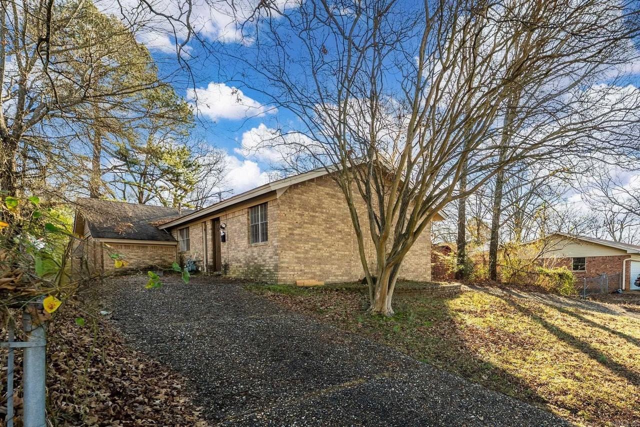 6104 Meadowbrook Ln - Photo 2 of 19