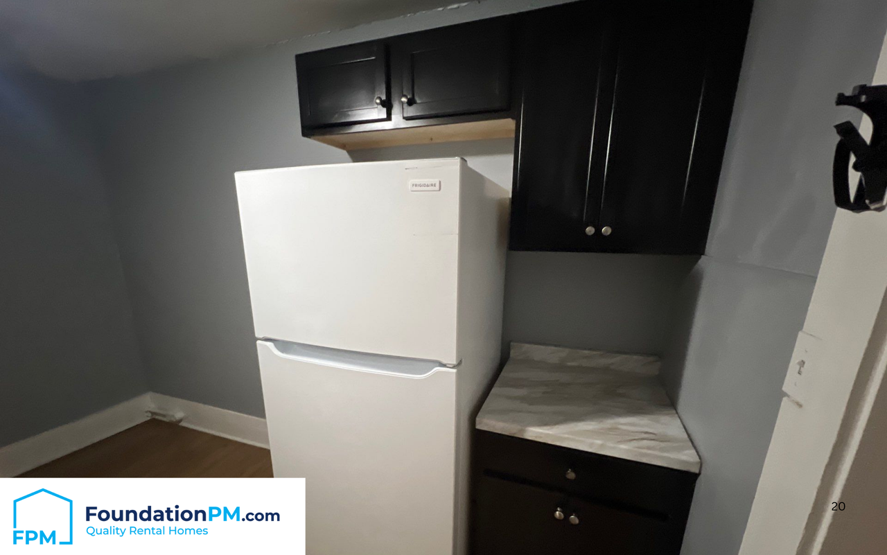 2843 Woodlawn Ter #1 - Photo 5 of 13