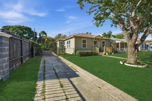 4333 Dinn St - Photo 3 of 29