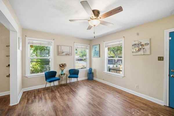 4333 Dinn St - Photo 5 of 29