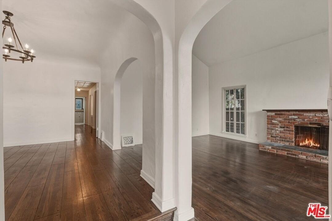 147 S Poinsettia Pl - Photo 2 of 12