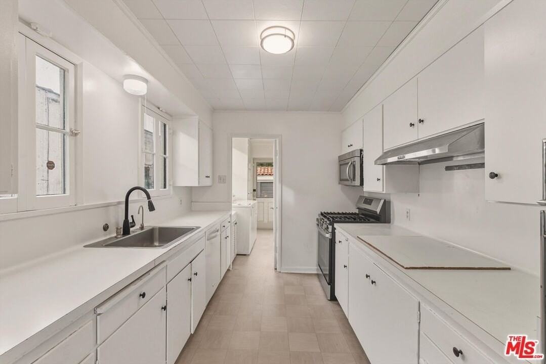 147 S Poinsettia Pl - Photo 4 of 12