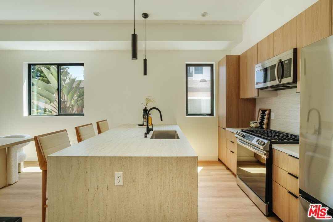 1343 S Ogden Dr Unit C #C - Photo 3 of 37