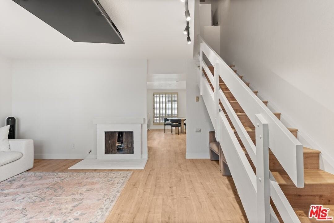 621 California Ave Apt 2 #2 - Photo 2 of 12