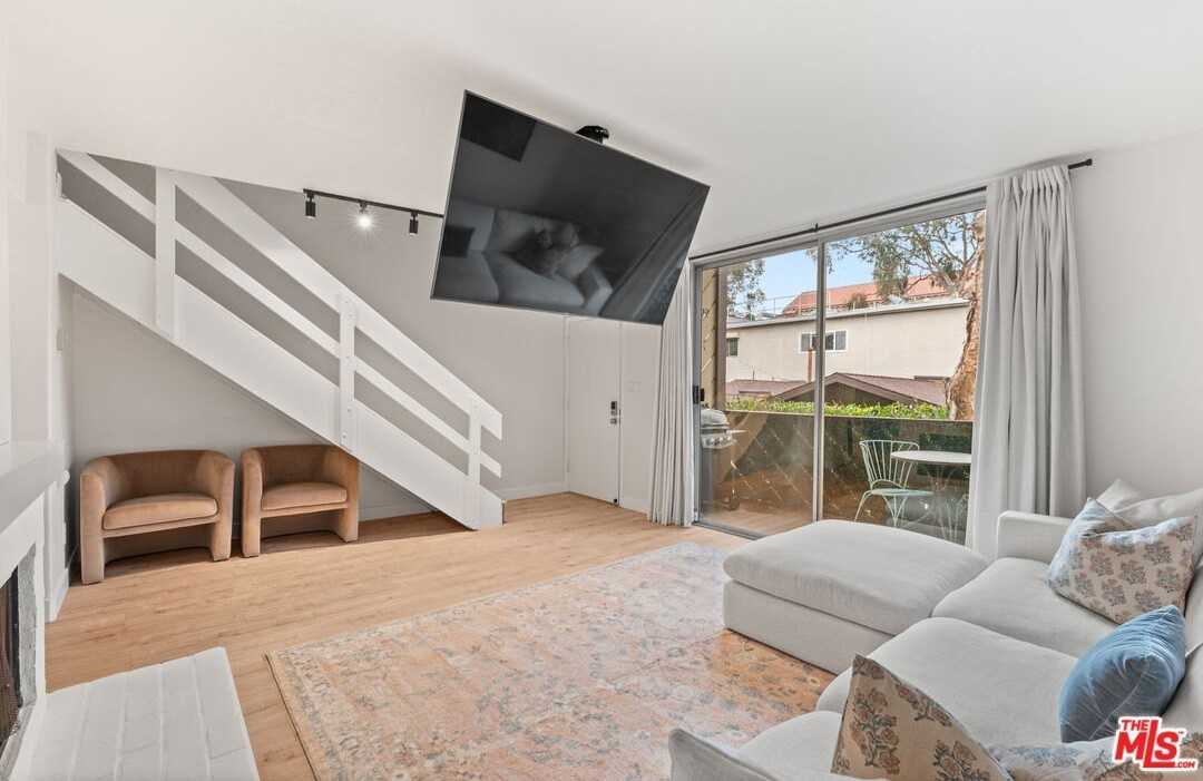 621 California Ave Apt 2 #2 - Photo 3 of 12