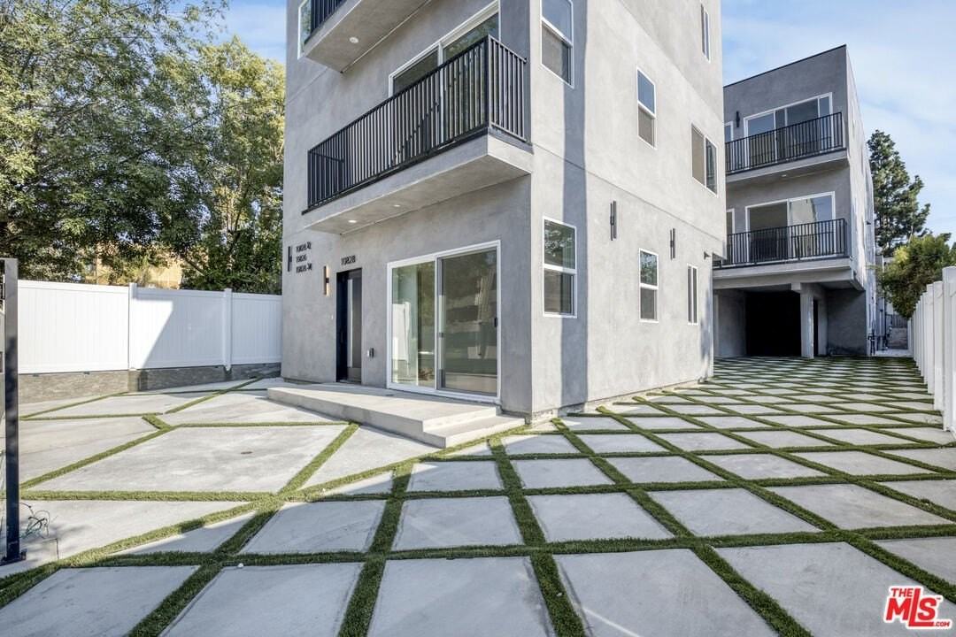 10826 3/4 Hesby St - Photo 2 of 26