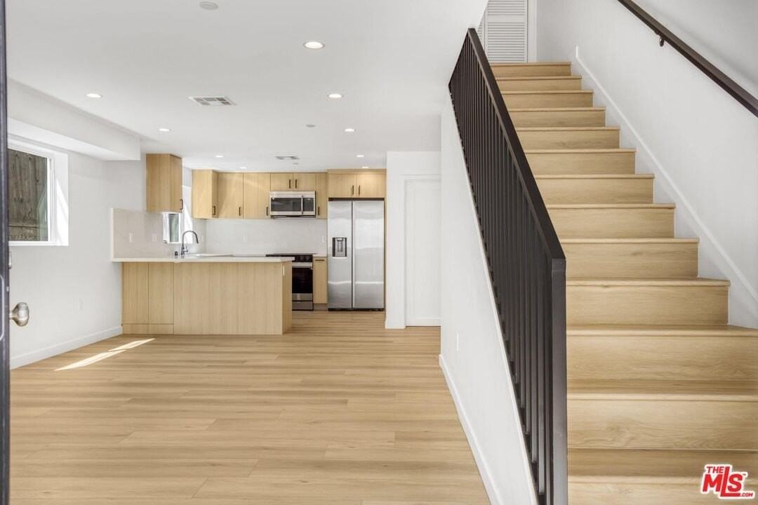 10826 3/4 Hesby St - Photo 5 of 26