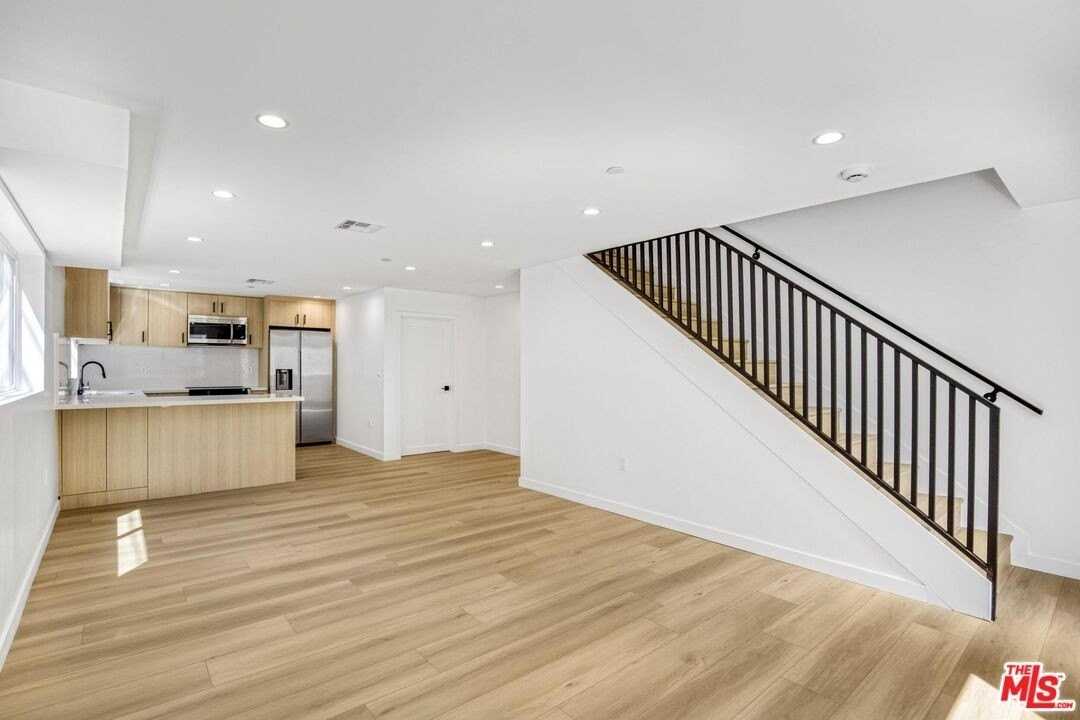 10826 3/4 Hesby St - Photo 7 of 26