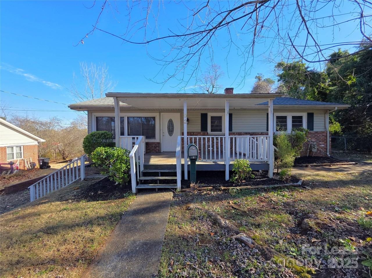 92 Lawndale Ave Se - Photo 2 of 20