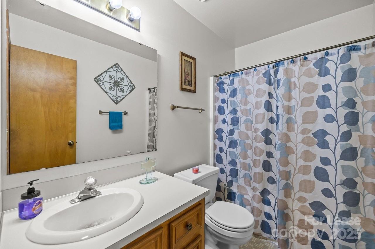 1614 Bradford Ct - Photo 3 of 5