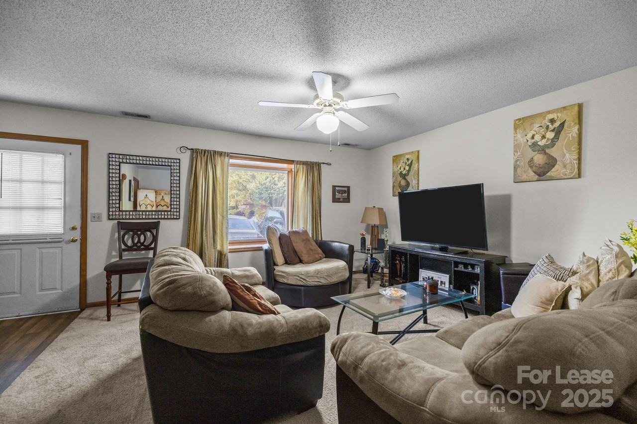 1614 Bradford Ct - Photo 4 of 5