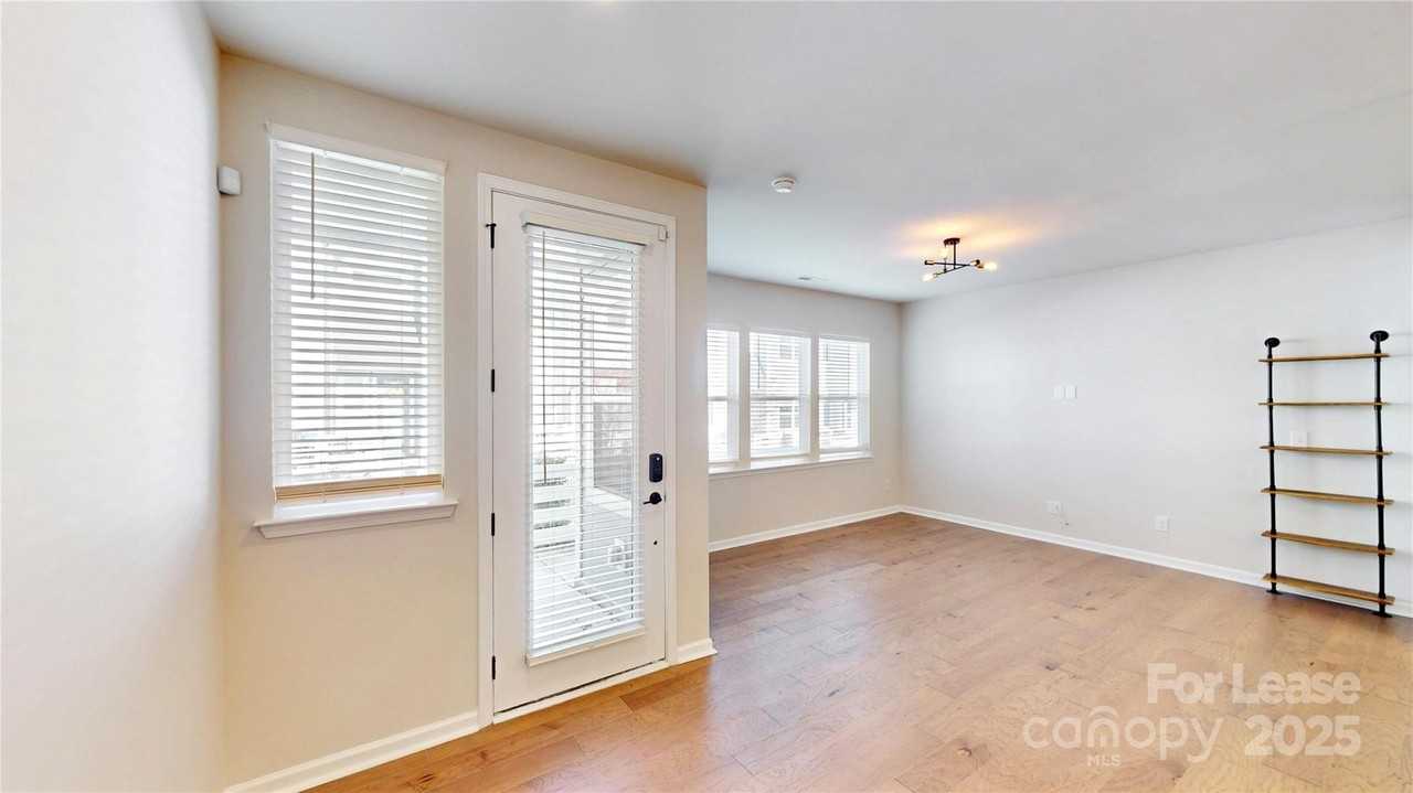 509 Myrick Aly - Photo 3 of 34