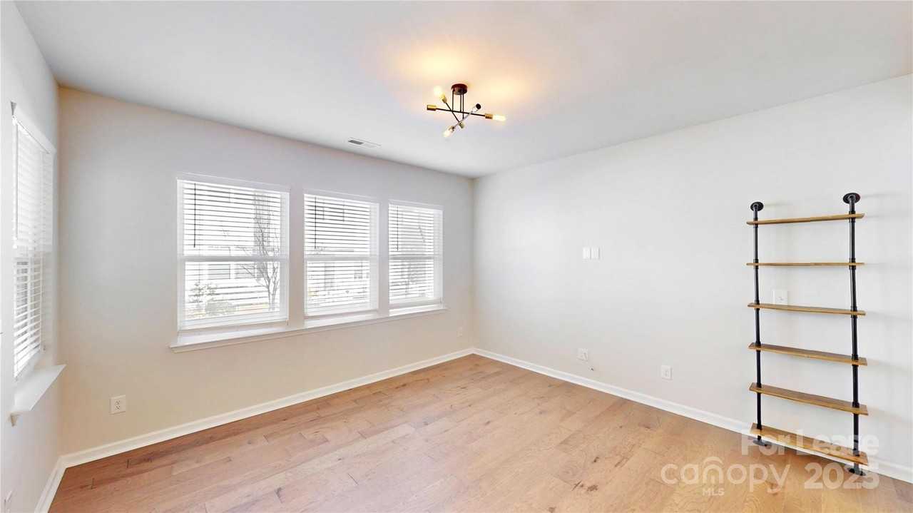 509 Myrick Aly - Photo 4 of 34