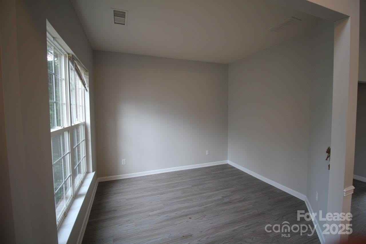 10824 Fountaingrove Dr - Photo 3 of 24