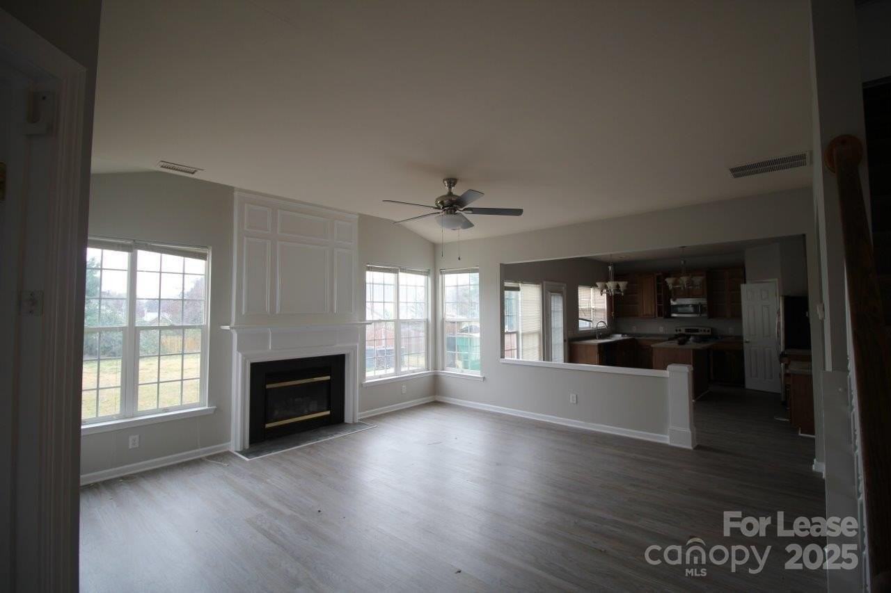 10824 Fountaingrove Dr - Photo 7 of 24