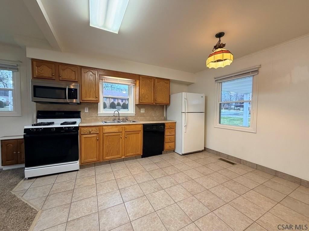 1204 Erickson Dr - Photo 7 of 16