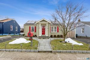 featured image of 680 Queen St