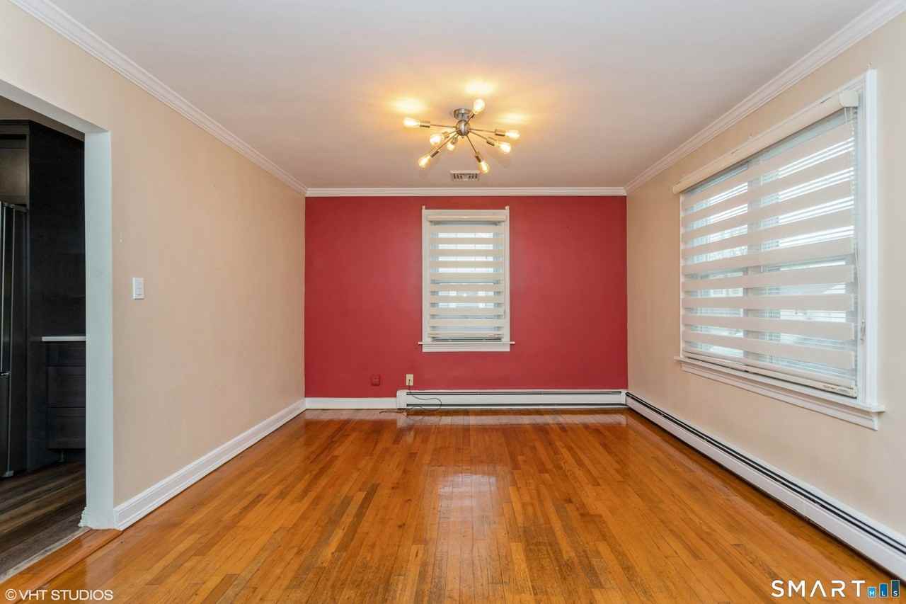 680 Queen St - Photo 7 of 35