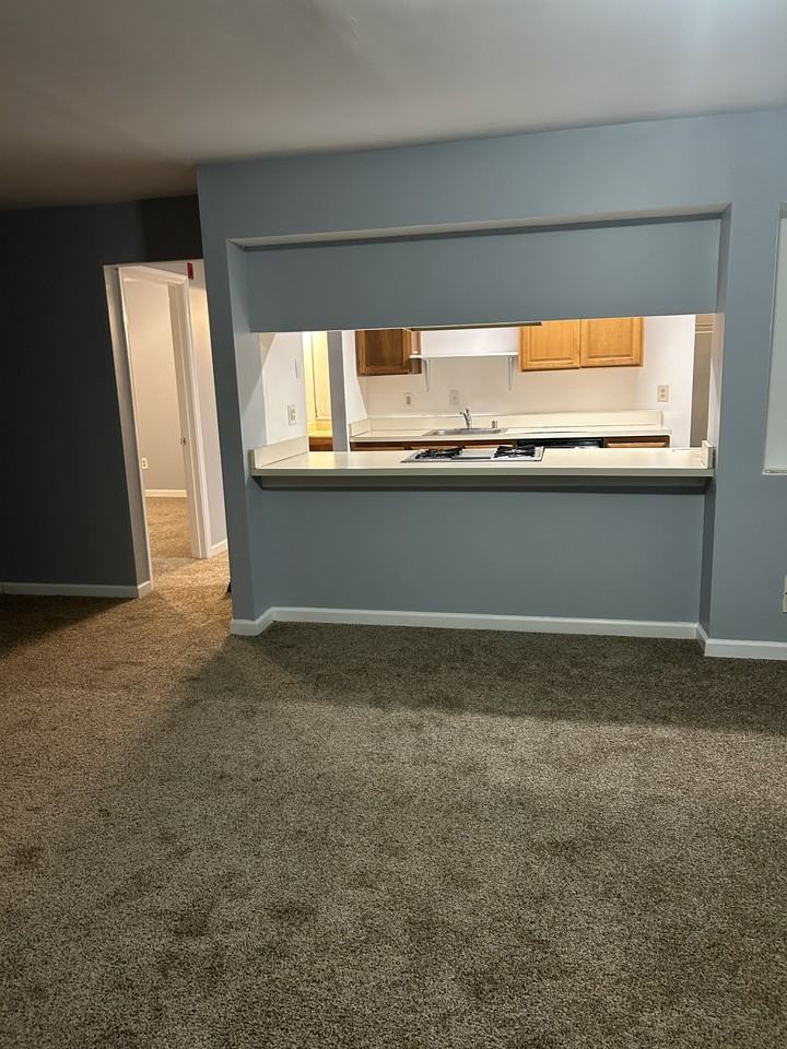 801 Waters Edge Dr #1 - Photo 5 of 7