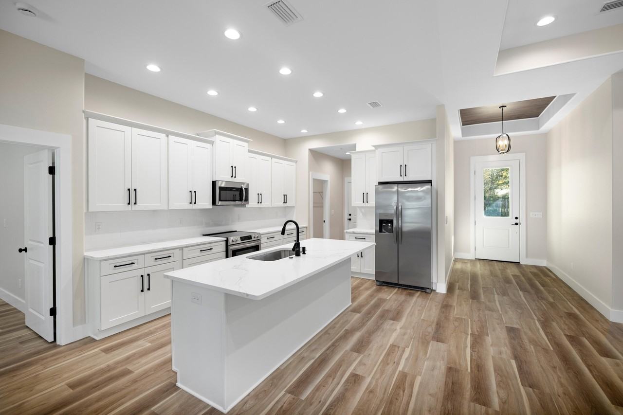 119 Spruce St - Photo 6 of 28