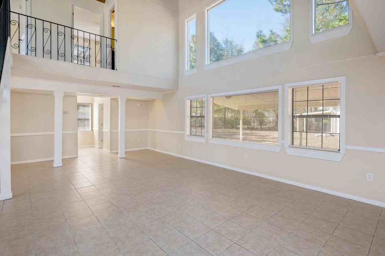 770 Lakeview Dr - Photo 4 of 32