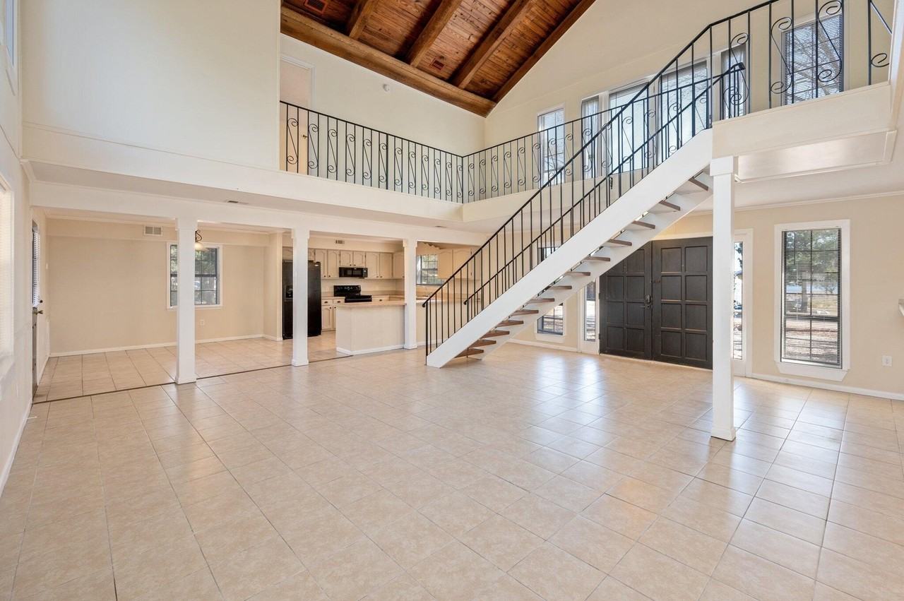 770 Lakeview Dr - Photo 6 of 32